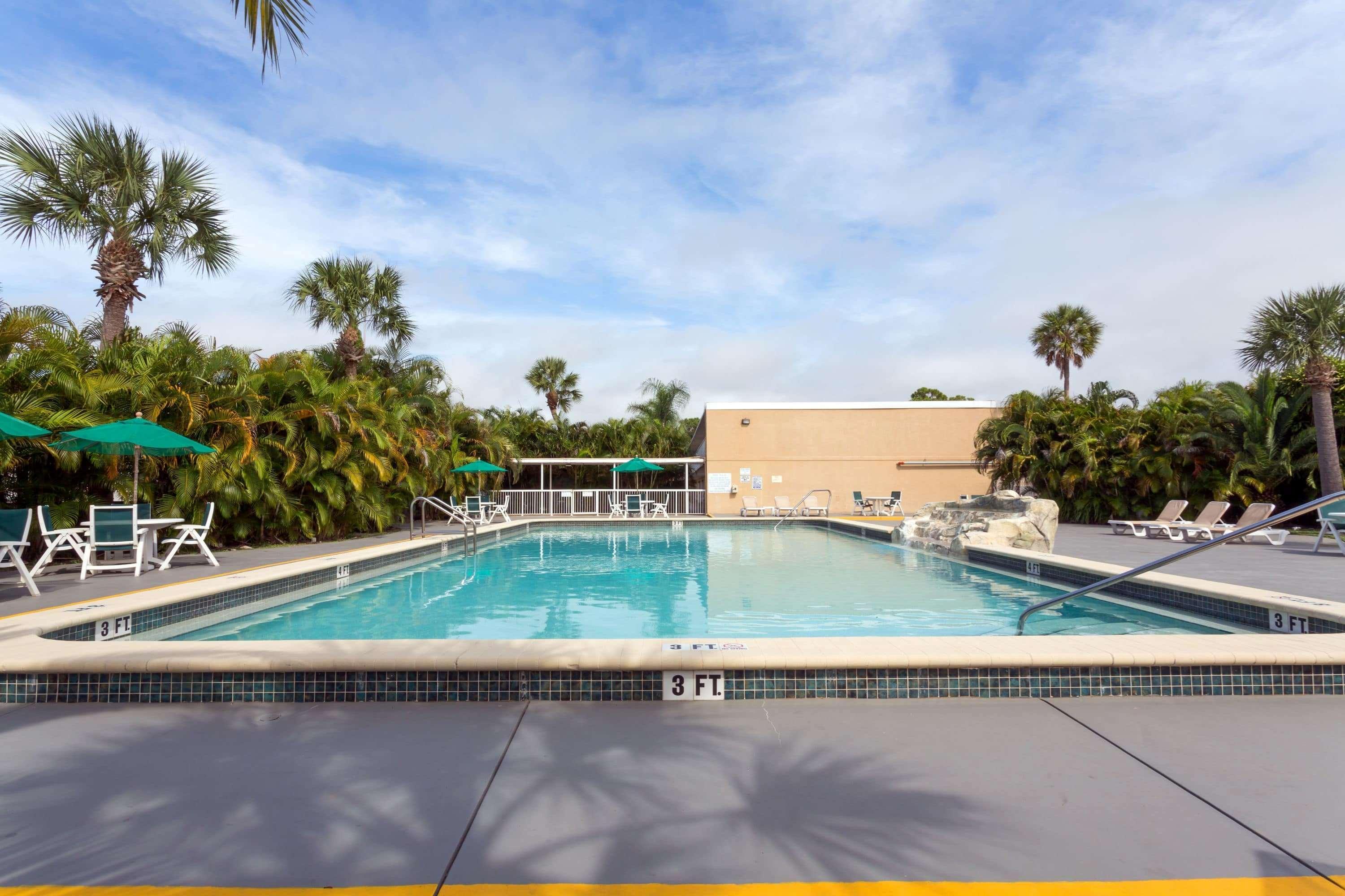 Ramada By Wyndham Lake Placid Exterior photo